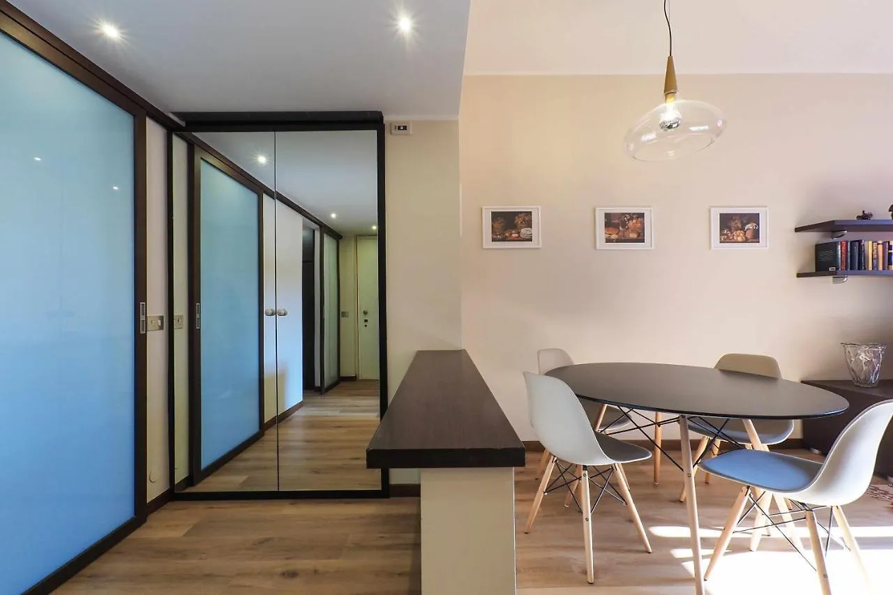 Mba24 Charming Suite Close To Metro Fieracitylife 밀라노 0*,  이탈리아